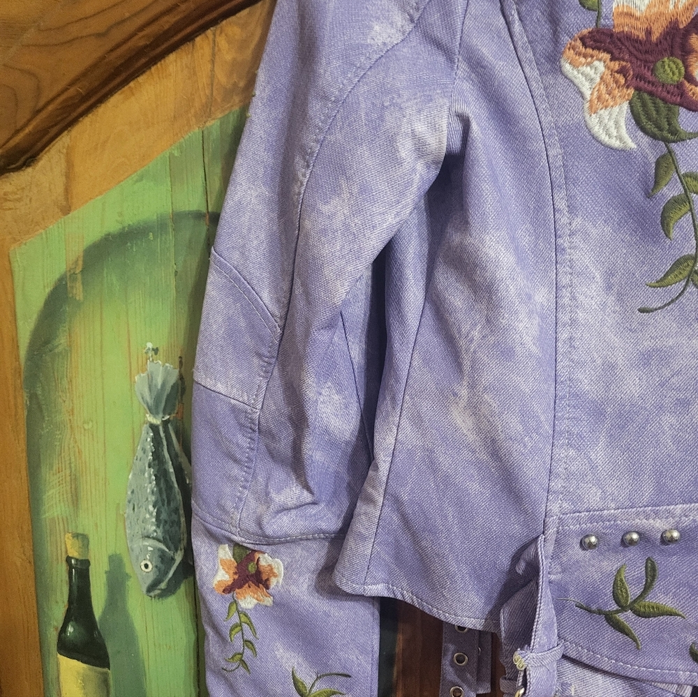 AFTF Basic Women's Embroidered Floral Jacket - Picture 11 of 12